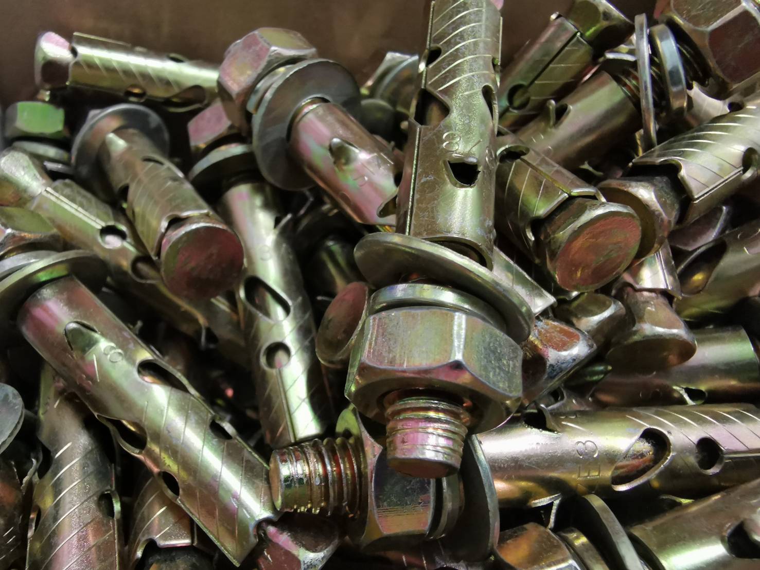 โรงงานผลิตสกรูน็อต